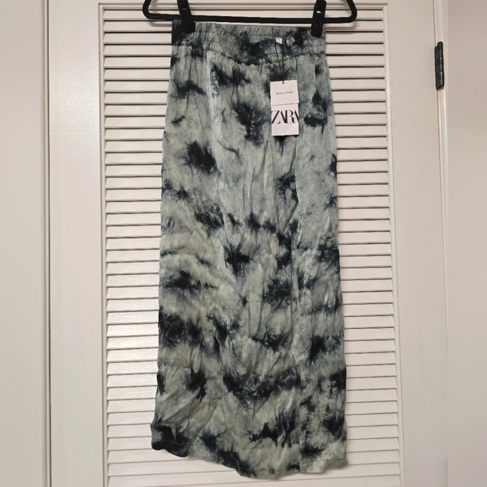 Zara - (NWT) The Batik Lightweight Tie-Dye Bohemian Skirt
